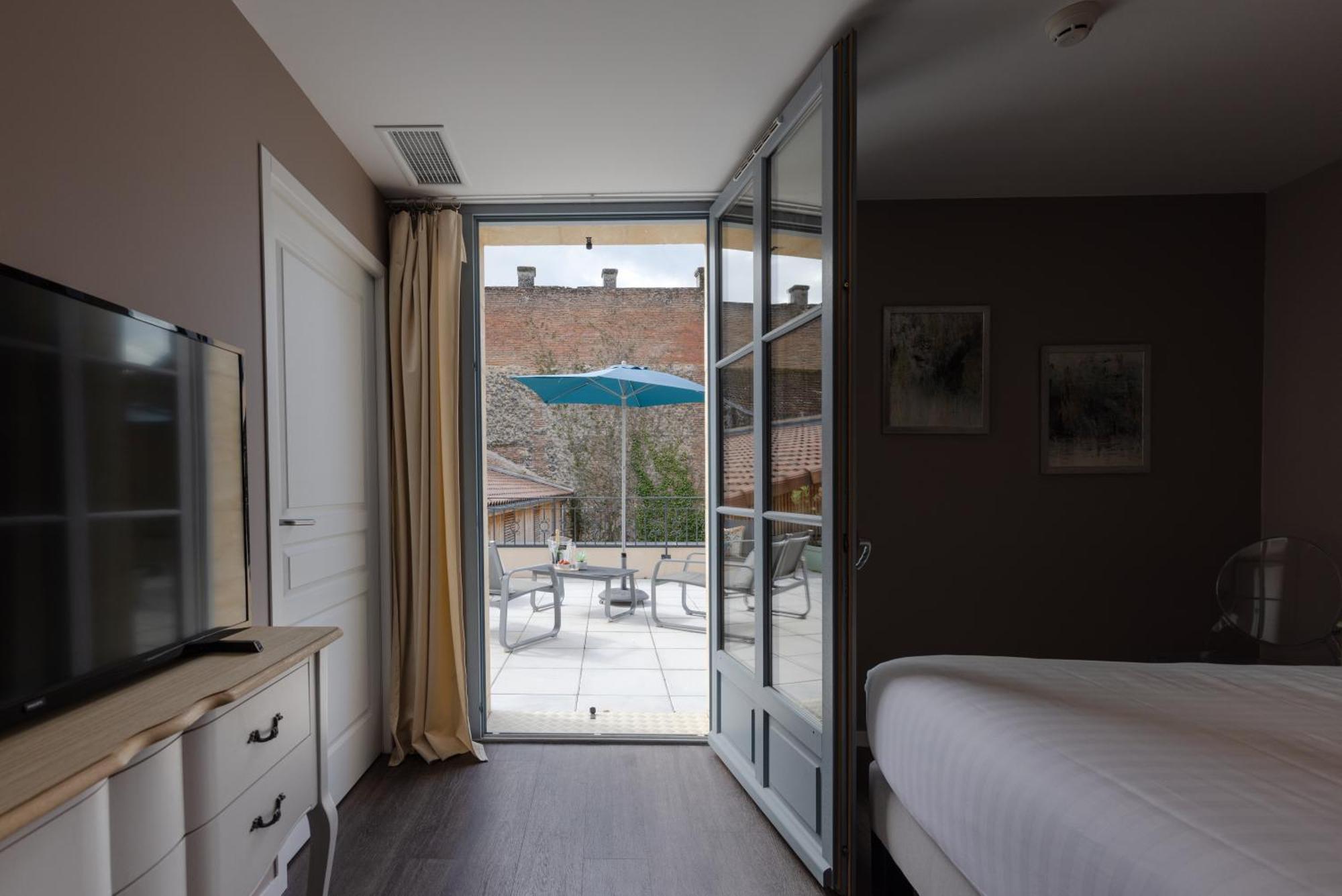 Hotel-Restaurant Des Augustins Сен-Сиприен Экстерьер фото